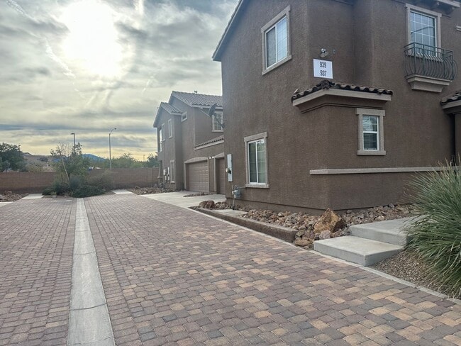 Building Photo - Henderson!!! Community: Cadence!! 4 Bedrooms!!! Bed & Full bath downstairs!! Loft/computer area u...