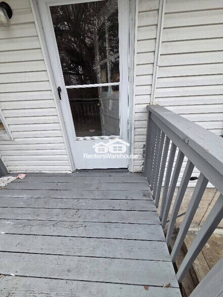 Building Photo - 8711 Alva Ave