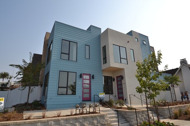 Building Photo - BREATHTAKING 1BD + Office/ 2BA in La Jolla...