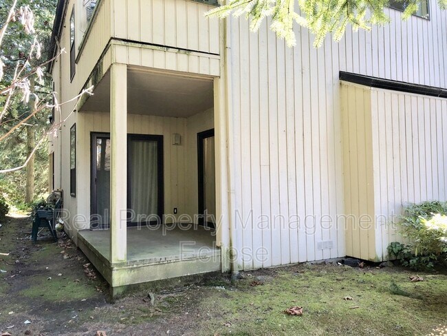 Building Photo - 10930 NE 37th Pl