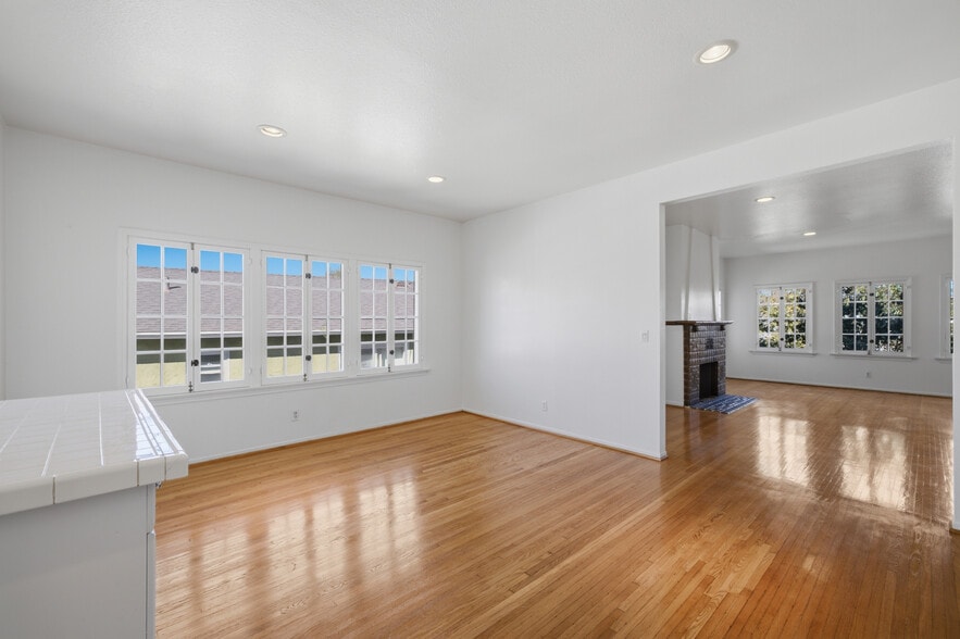Dining room - 1097 S Orange Dr
