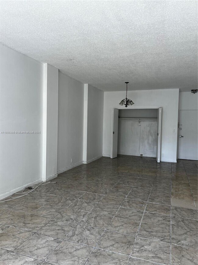 Building Photo - 1455 N Treasure Dr