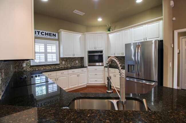 Building Photo - 6065 Spruce Point Cir