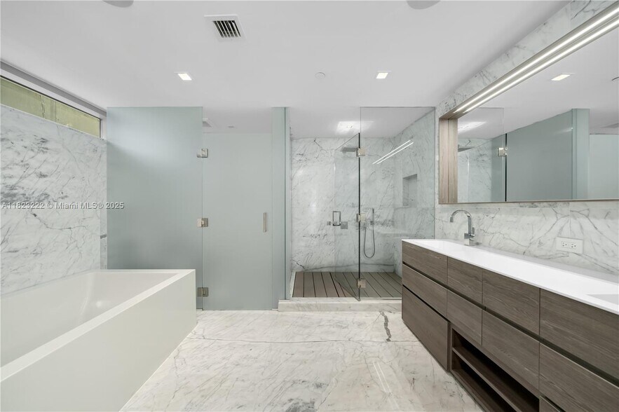 Building Photo - 321 Ocean Dr