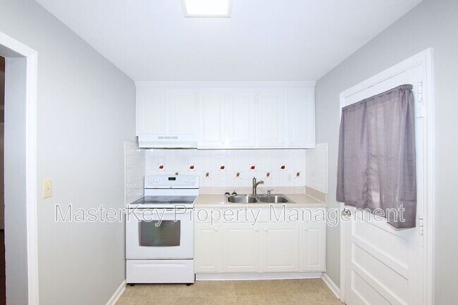 Building Photo - 2413 Derby Dr