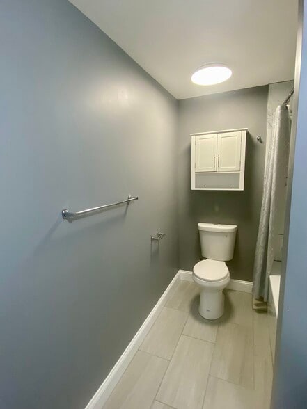 Bathroom - 12402 Buchanan Trl W