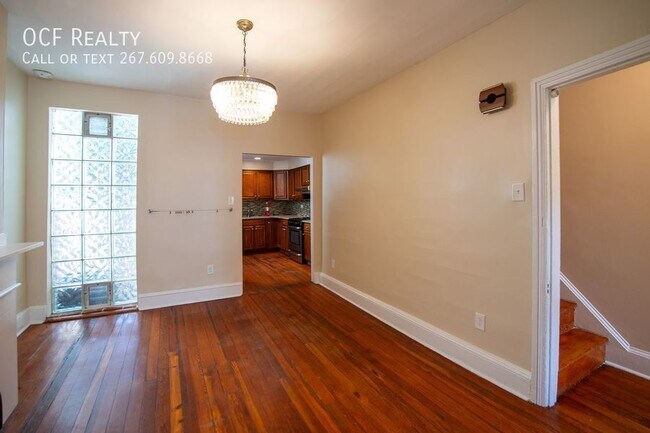 Building Photo - 2211 Bainbridge St