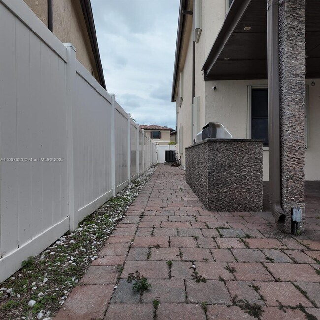 Building Photo - 8618 W 33rd Ave