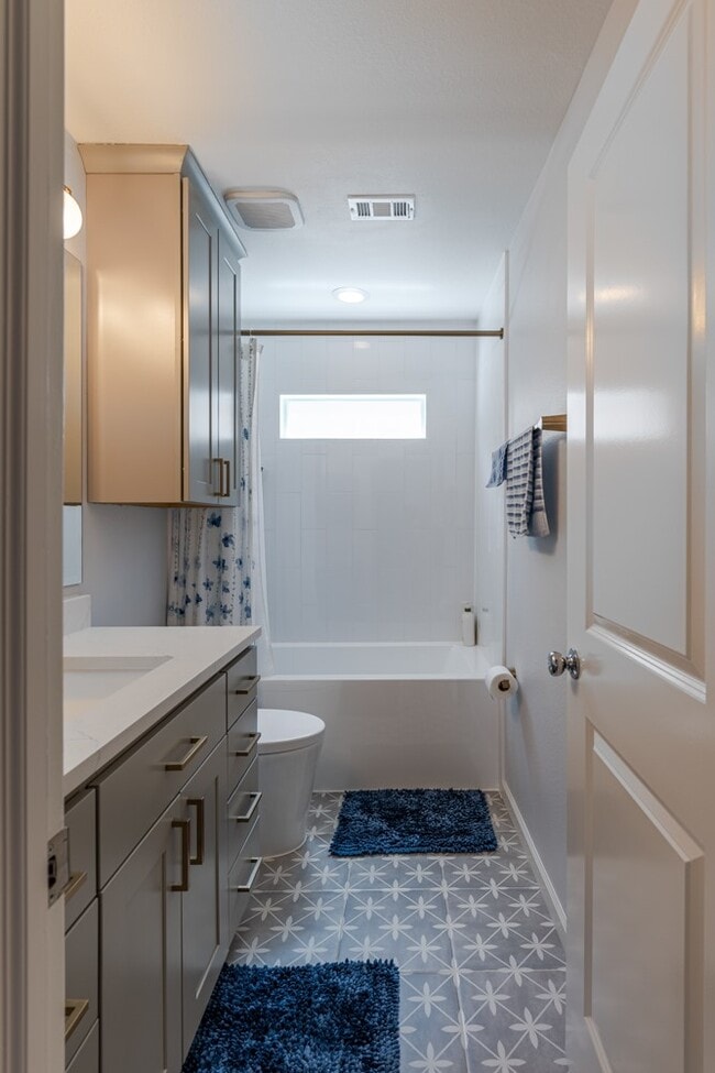 Building Photo - 5208 Petty St