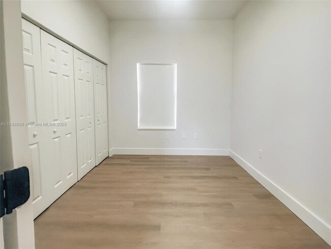 Building Photo - 125 Frow Ave