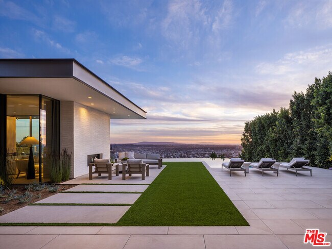 Building Photo - 9006 Thrasher Ave