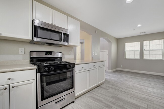 Building Photo - Beautiful 2 Story, 3 Bedroom Home Northwest!