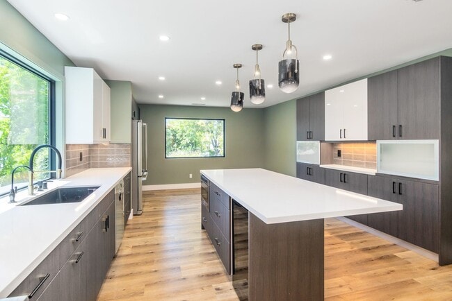 Building Photo - Hidden Jewel in Westlake Village