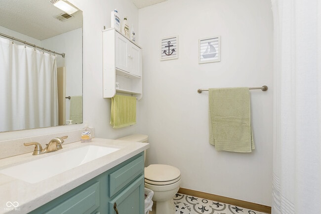 Building Photo - 266 E Pine Ridge Dr