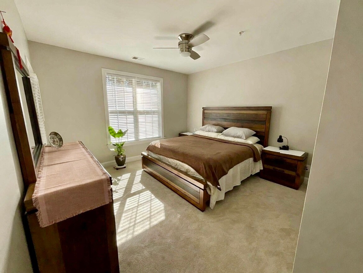 Building Photo - 833 Providence Glen Dr