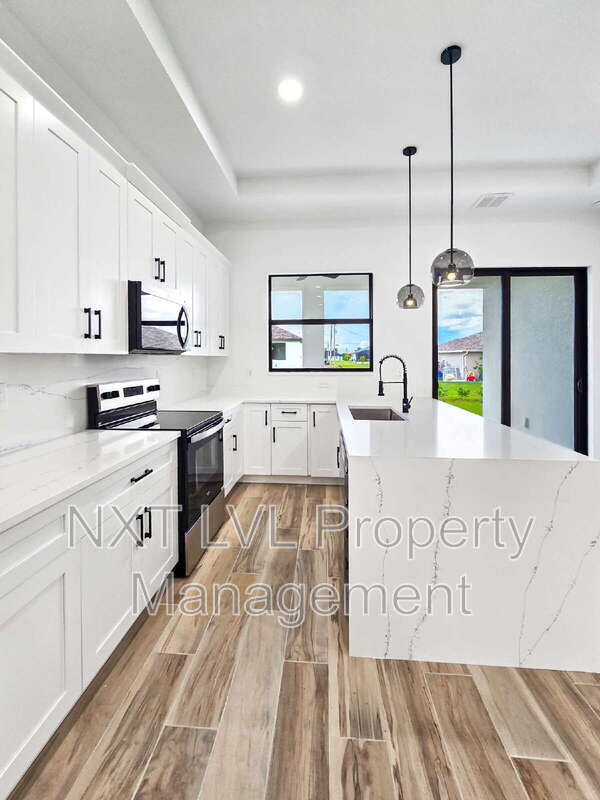 Building Photo - 4113 Kismet Pkwy W