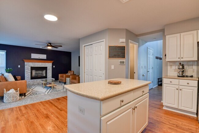 Building Photo - Updated 4 bedroom west Colorado Springs home