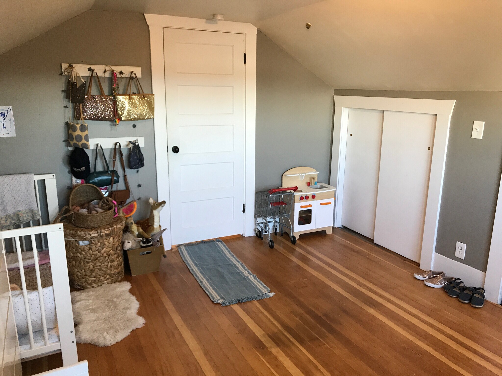 Bedrom upstairs - 906 W Howe St