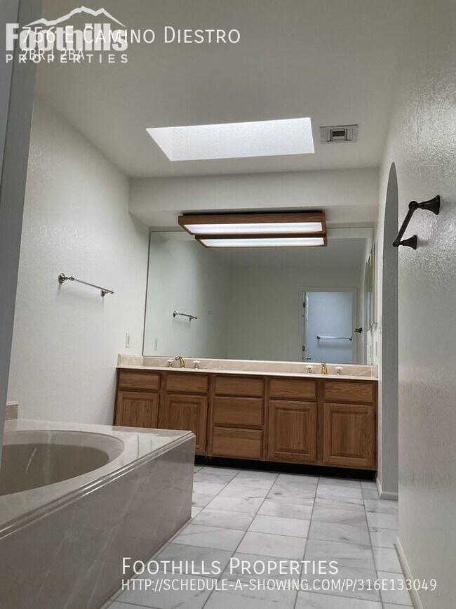 Building Photo - El Conquistador