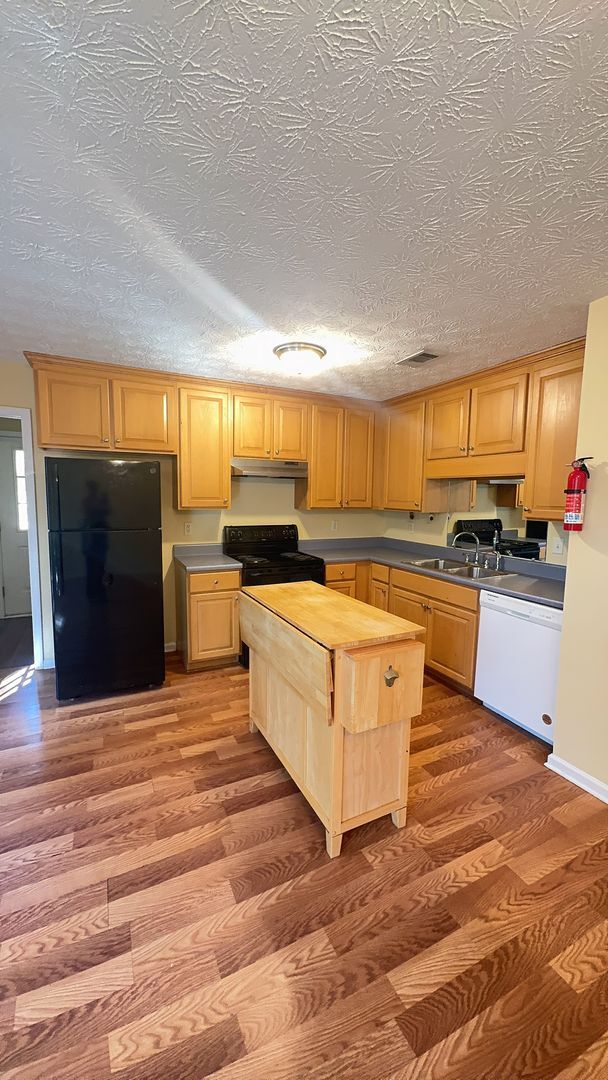 Building Photo - 1809 Azalea Dr