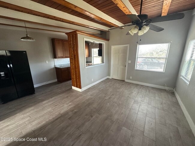Building Photo - 1604 S Miramar Ave