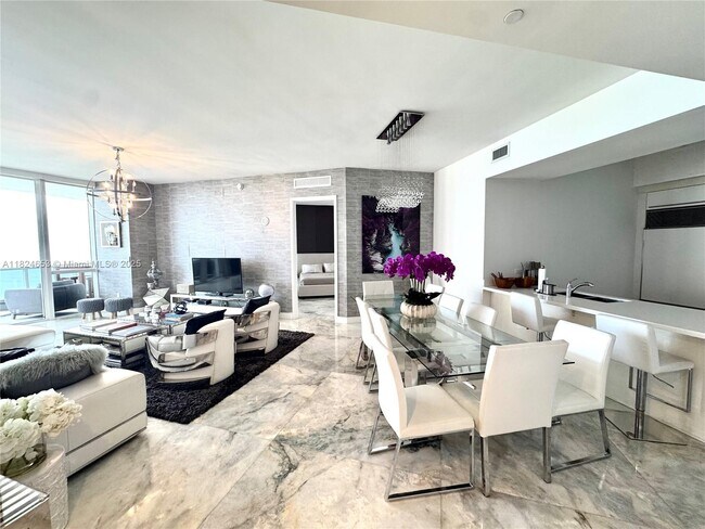 Building Photo - 16001 Collins Ave