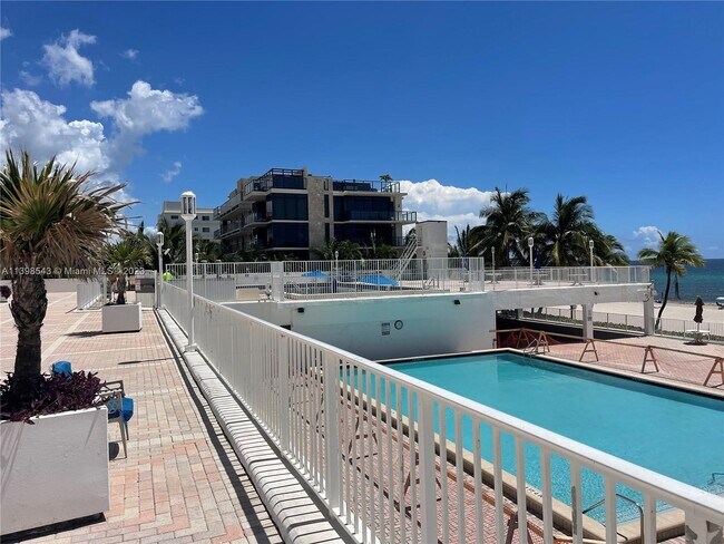 Building Photo - 2101 S Ocean Dr