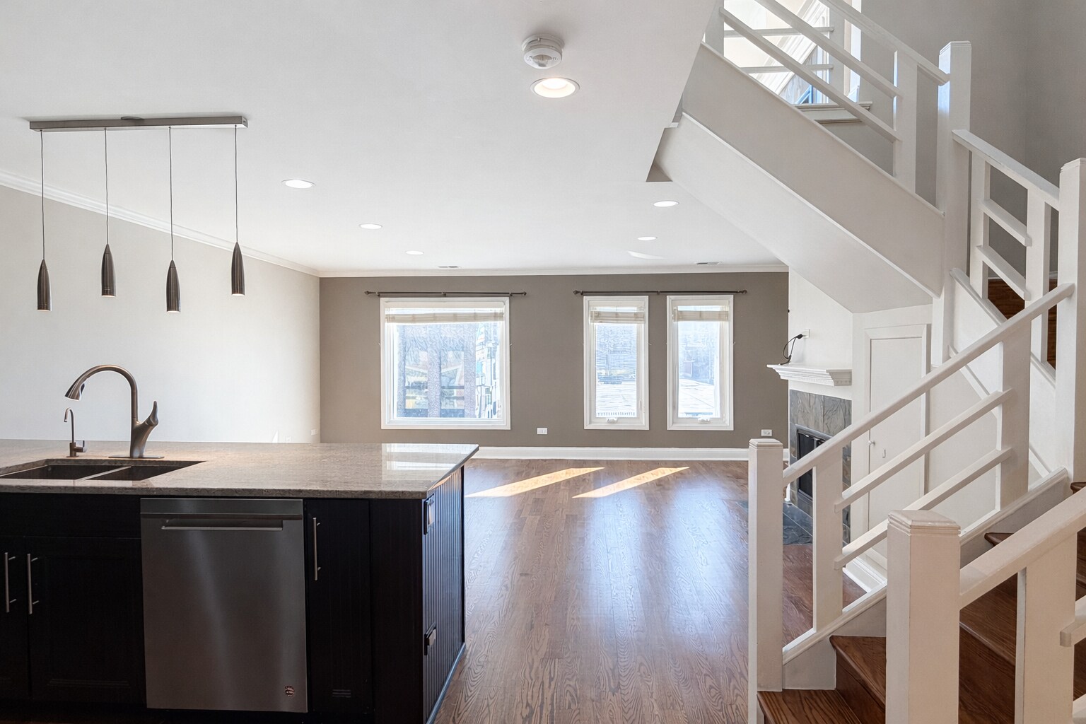 Building Photo - 805 W Wolfram St