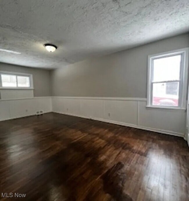 Building Photo - 2315 Greenvale Rd