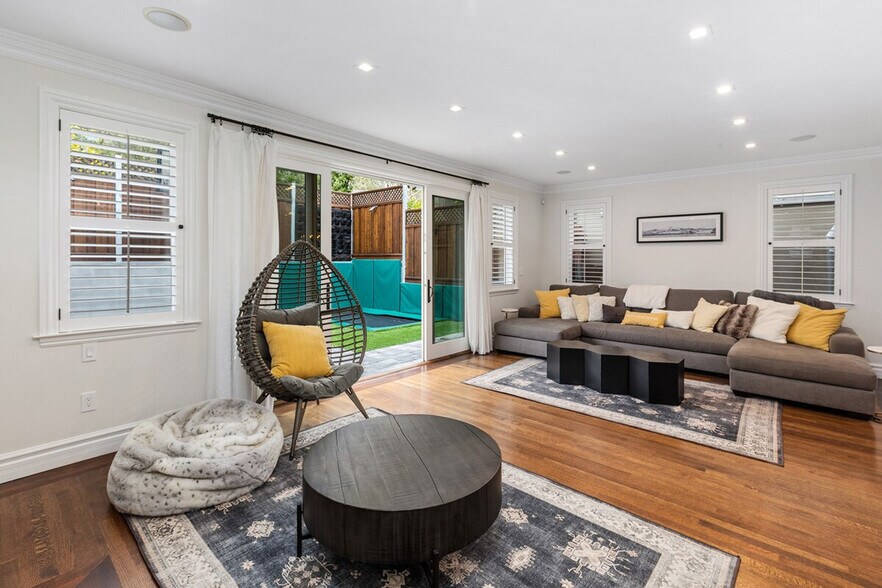 Building Photo - 180 Dorantes Ave