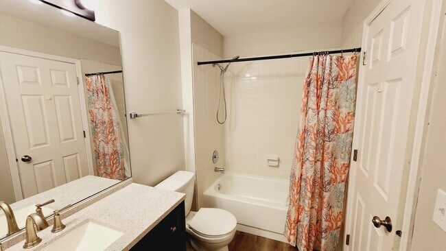 Building Photo - 725 Shady Oaks Ct