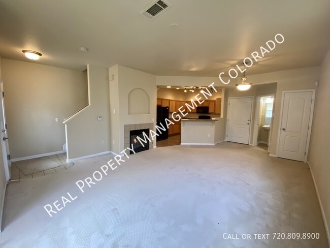 Building Photo - Beautiful Townhome in Aurora