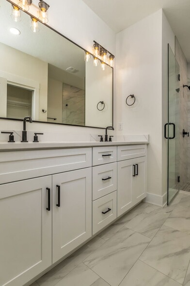 Building Photo - 520 N De Villiers St