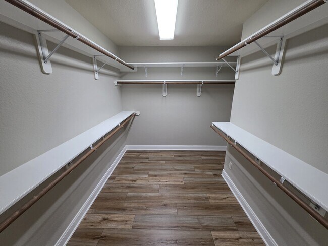 Building Photo - 3011 Crescent Oaks Park Ln