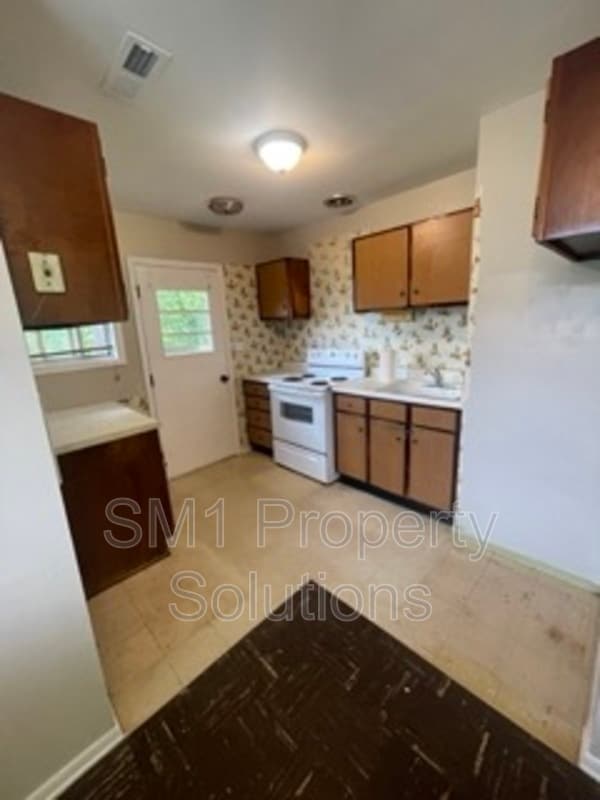 Building Photo - 2212 Willow Rd