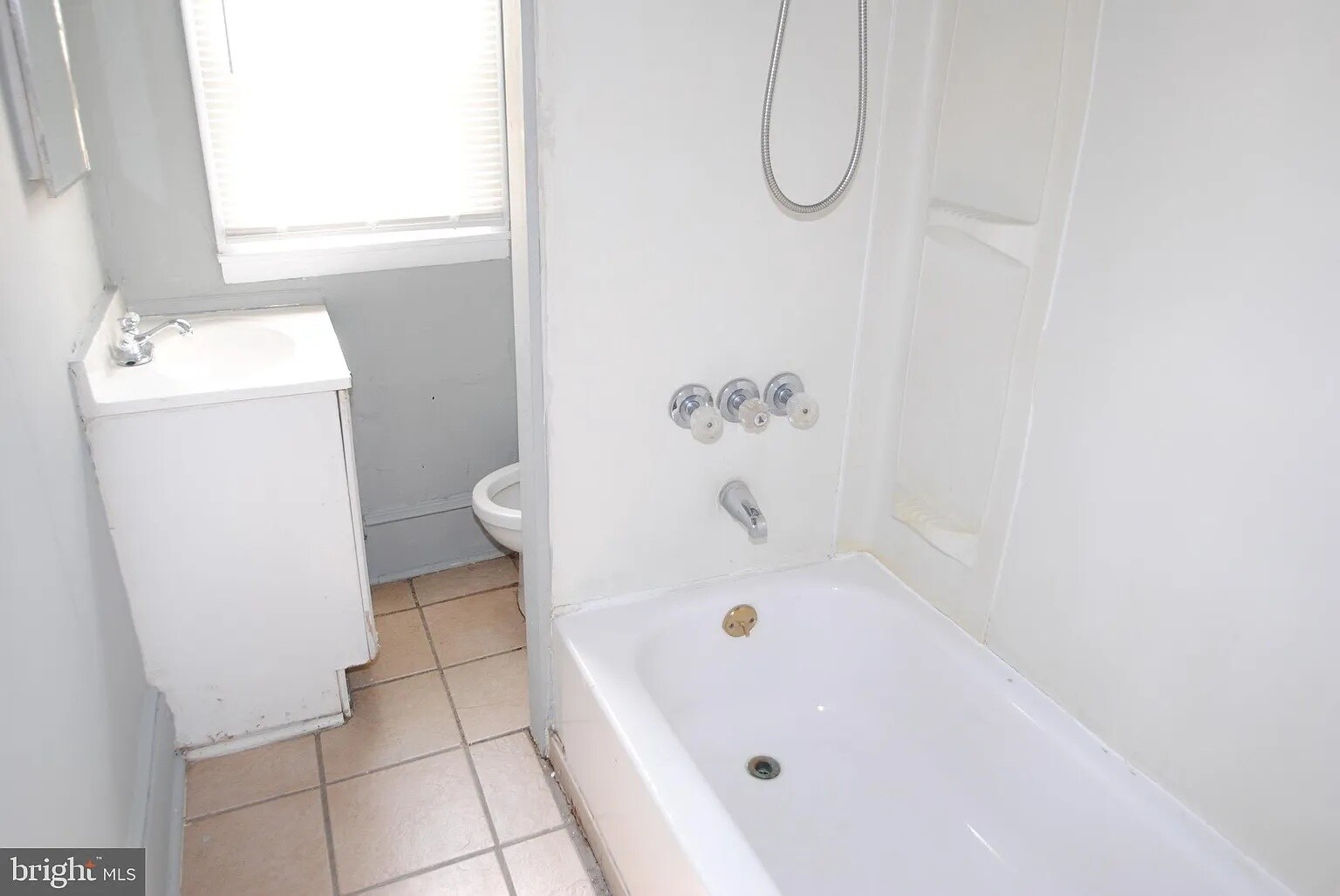 Building Photo - 205 Jones Ave