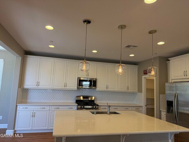 Building Photo - 37434 Butternut Ln