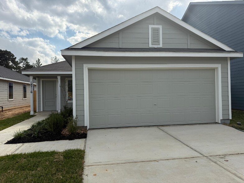 Primary Photo - 18716 Loom Dr