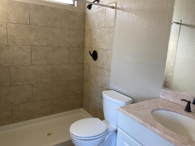 Building Photo - 700 Lacross Ct