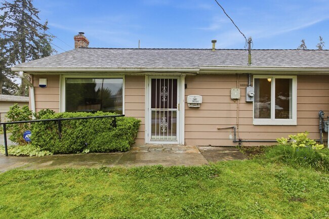 Building Photo - Cozy 4-Bedroom Home with Wood Stove & Large Backyard in Mountlake Terrace