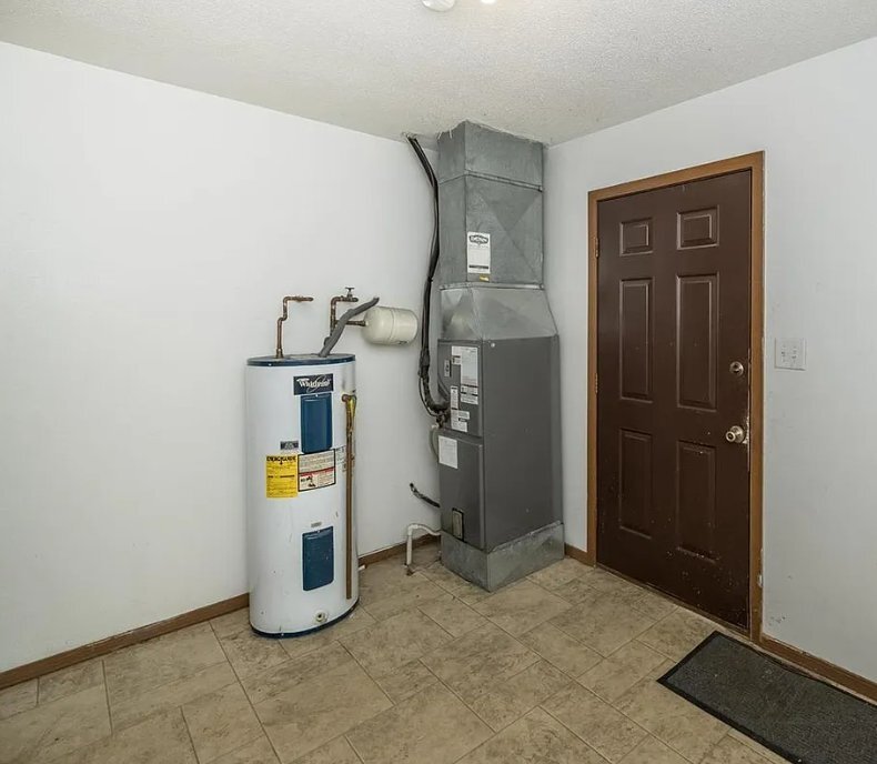 Building Photo - 303 Campus Dr