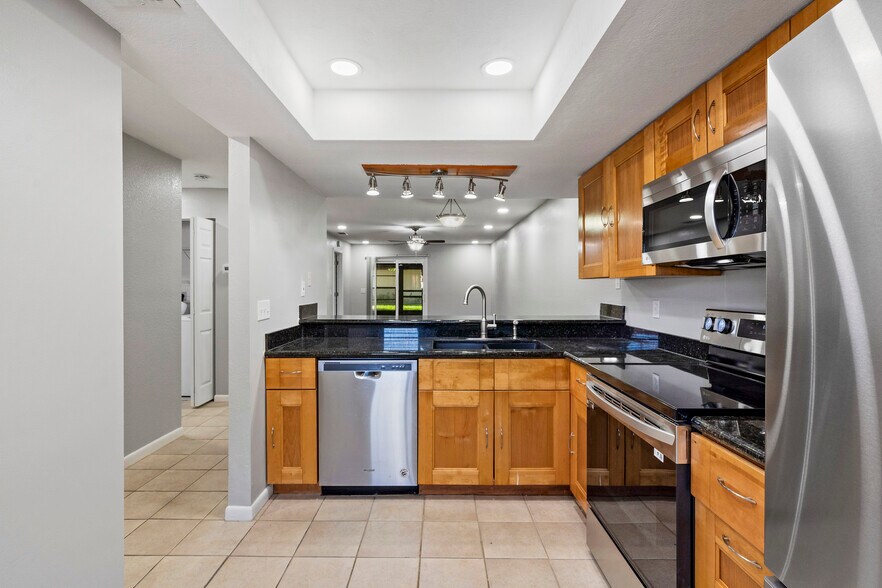 Building Photo - 7360 Ulmerton Rd