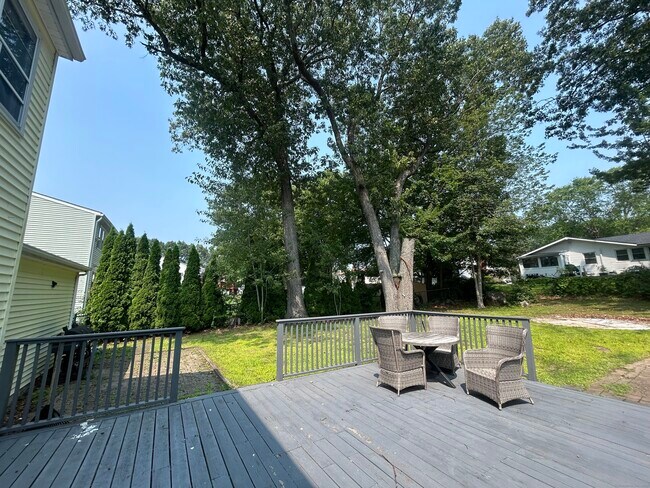 Building Photo - 14 Normandy Dr