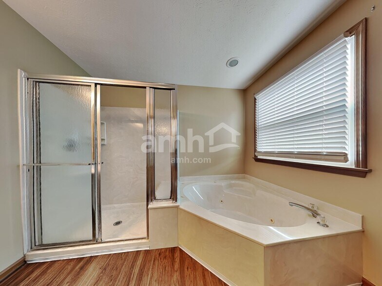 Building Photo - 1052 Windsor Crossing