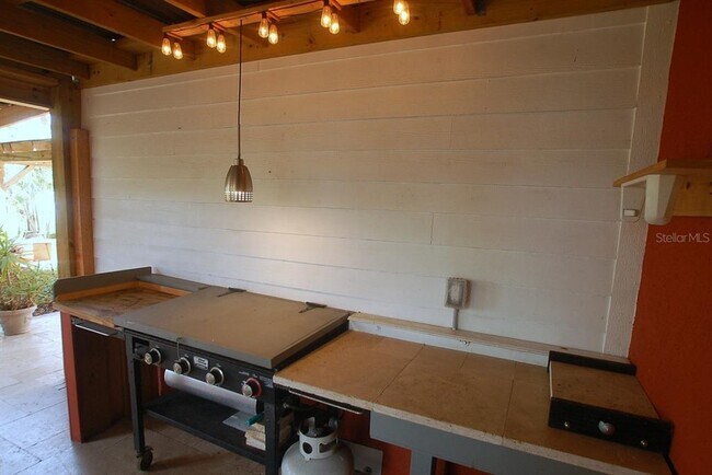 Building Photo - 468 Limewood Ave