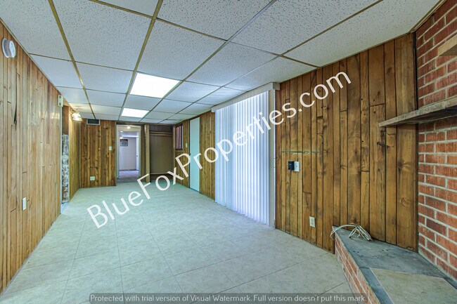 Building Photo - 4825 E 23rd St