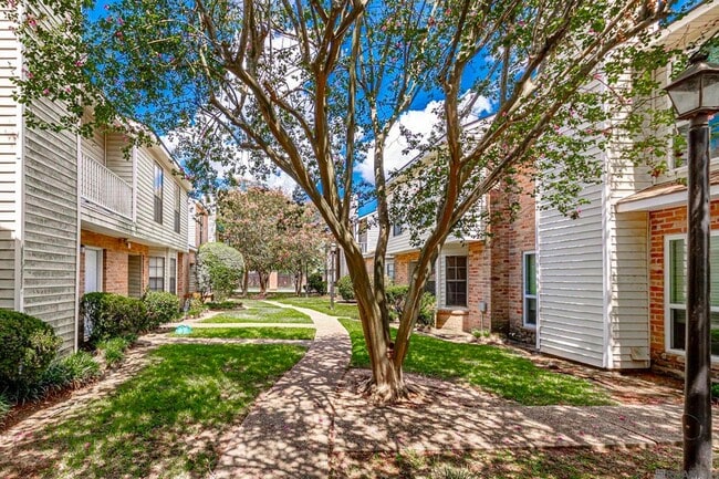 Building Photo - 9821 Siegen Ln