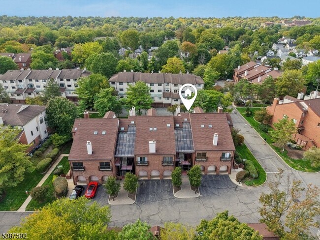 Building Photo - 5 Millay Ct