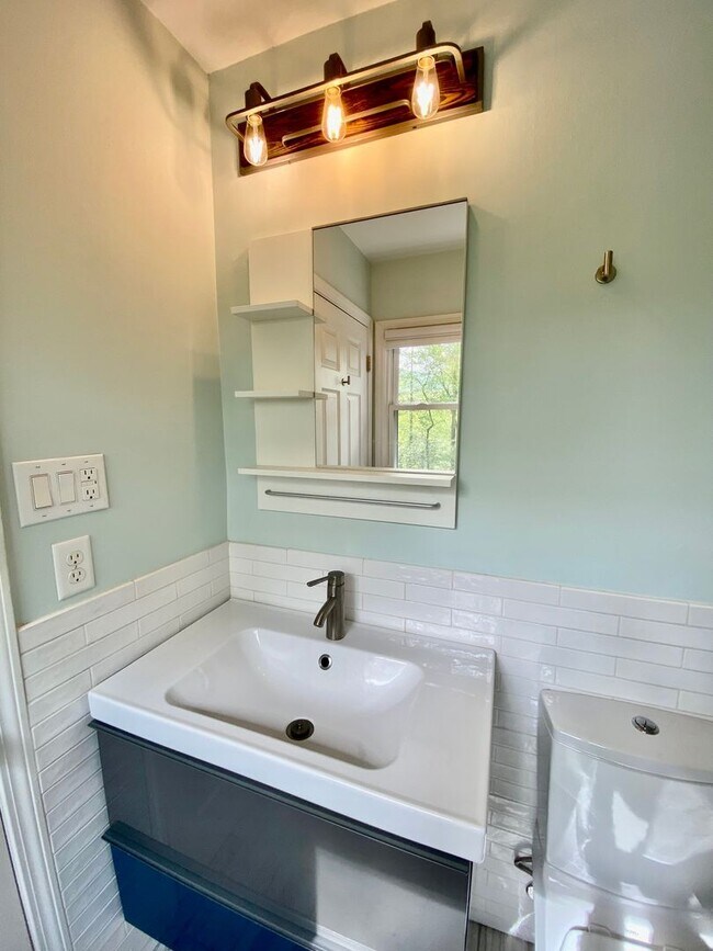Building Photo - East AVL - Mid Century Modern Beauty in Bo...