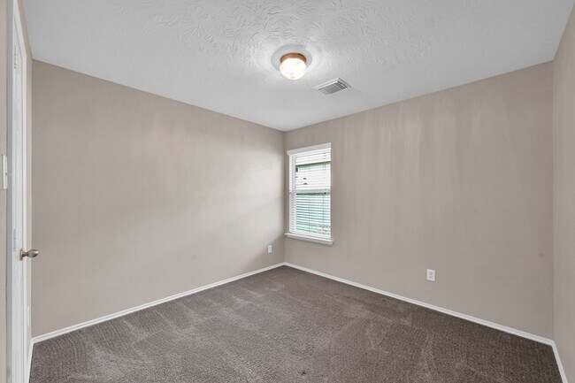 Building Photo - 18441 Sunrise Oaks Ct